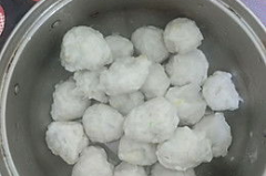 鱼丸的做法,家常美味，Q弹爽滑，轻松学会