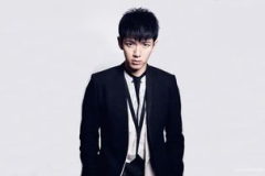 星际男神娱乐圈百度云,星际男神在娱乐圈的璀璨星途